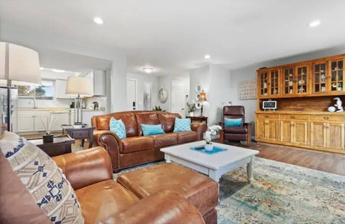 Kennewick House | Bruneau Bungalow Side B
