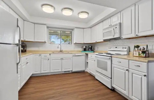 Kennewick House | Bruneau Bungalow Side B