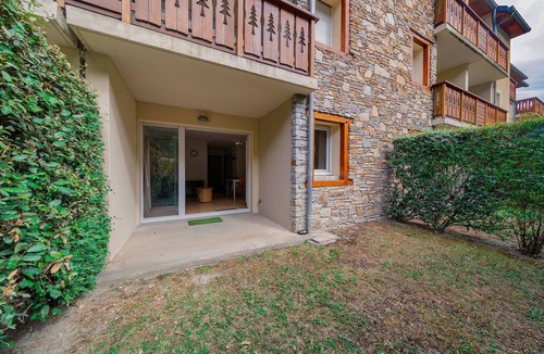 Bagneres-de-Luchon Apartment | Bruneau & Sommet - Avec piscine partagée