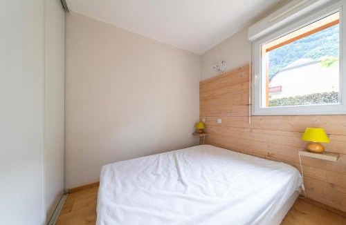 Bagneres-de-Luchon Apartment | Bruneau & Sommet - Avec piscine partagée