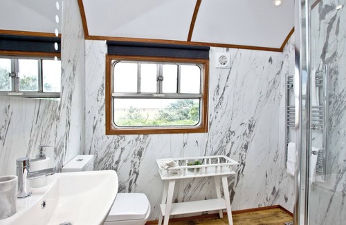 Dawlish Warren Ski Chalet | Brunel Boutique Railway Carriage 5