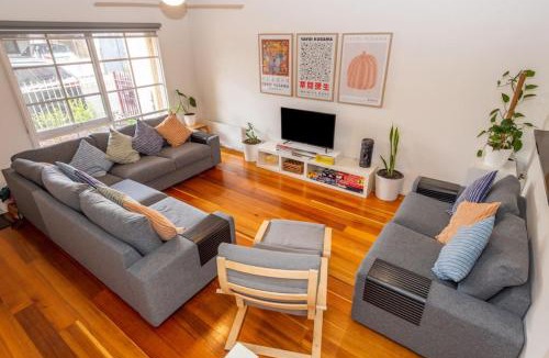 Brunswick House | Brunswick 3bdrm townhouse, with parking by Custom Bnb Hosting