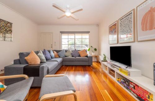 Brunswick House | Brunswick 3bdrm townhouse, with parking by Custom Bnb Hosting