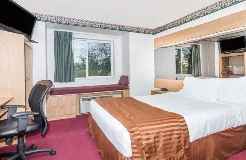 Brush Hotel | Brush Inn and Suites