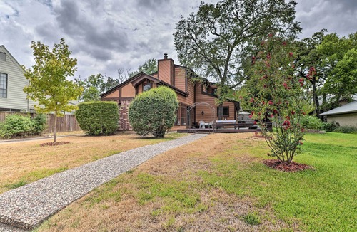 Briarcrest Estates Cottage | Bryan Home w/Deck & Yard ~ 4 Mi to Texas A & M!