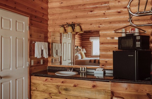 Tropic Cabin | Bryce Canyon Log Cabins