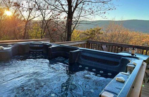 Mount Jackson Ski Chalet | Bryce MTN Views - Hot Tub - Theater - Games - Sleeps 14