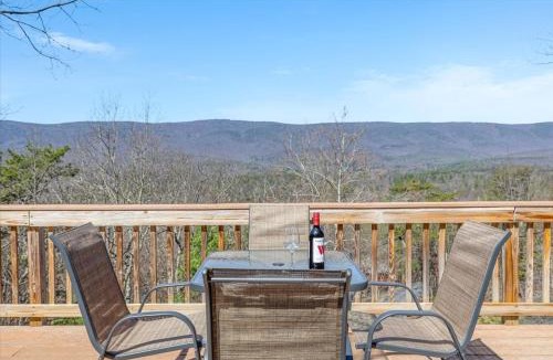 Mount Jackson Ski Chalet | Bryce MTN Views - Hot Tub - Theater - Games - Sleeps 14