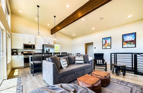 Mammoth Creek Cabin | Bryce View Cabin - New Cabin with Amazing Views!