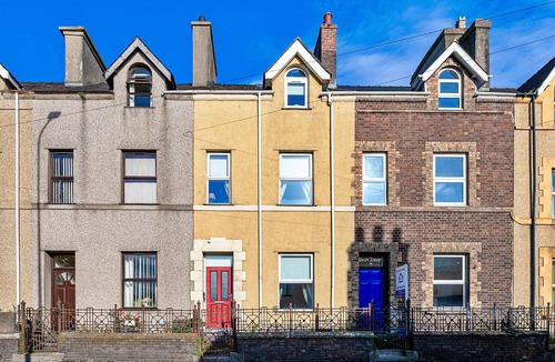 Bont Newydd House | Bryn Derfel House