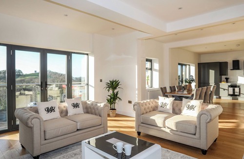 Bont Newydd Cottage | Bryn Min Manton Penthouse