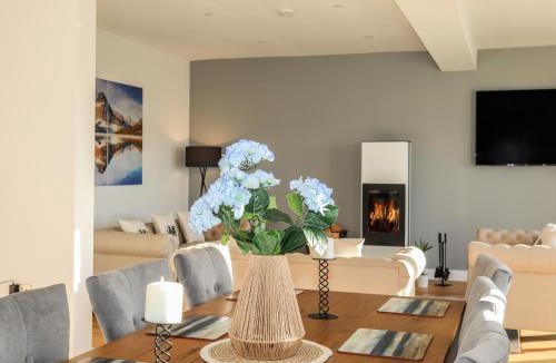 Bont Newydd Apartment | Bryn Min Manton Penthouse