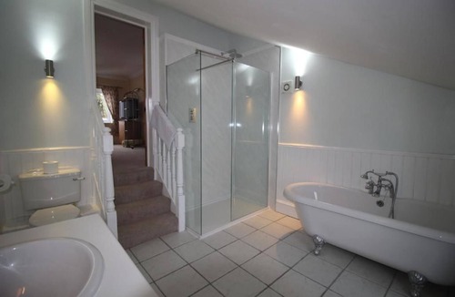 Cross Hands Bed & Breakfast | Bryncoch