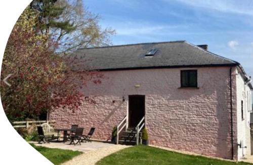 Llanfihangel Tal-y-llyn Bed & Breakfast | Brynderwen Barn