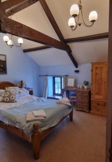 Llanfihangel Tal-y-llyn Bed & Breakfast | Brynderwen Barn