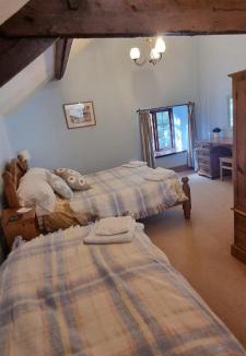 Llanfihangel Tal-y-llyn Bed & Breakfast | Brynderwen Barn