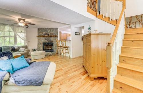 Bryson City House | Bryson City Cottage w/Hot Tub & Waterfall Views!