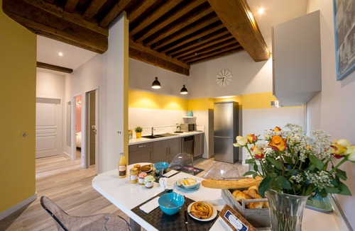 Beaune City Centre Apartment | BSH - Beaune Rousseau - Parking included