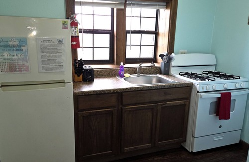Shibui Sands Apartment | BSI111- Cozy Studio Sleeps 2, Pool, Walk to the Beach, Ocean Views, Dogs OK!