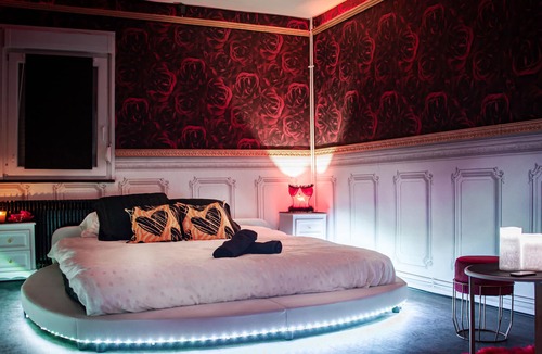 Thann House | Bubble of love, a romantic night