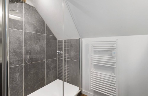 Saint-Mars-la-Jaille Apartment | Bubble of Serenity with Spa at “La Charmante des Vallons”