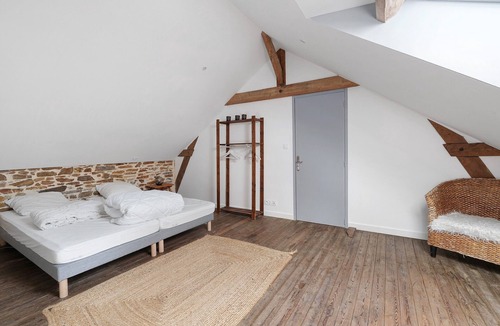 Saint-Mars-la-Jaille Apartment | Bubble of Serenity with Spa at “La Charmante des Vallons”