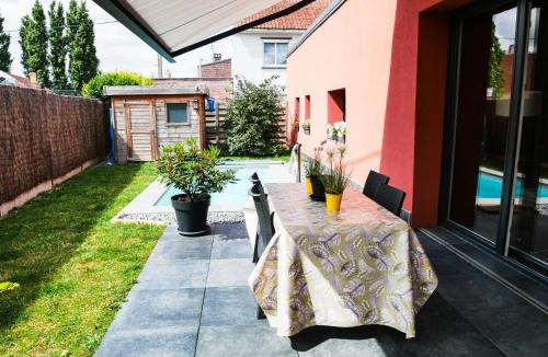Provin House | Bubbles and Granules - Single-storey house - Swimming pool