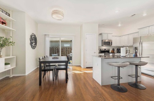 Farmington House | Bubbly Blue-Monthly Rental-3 Mi to UofA & Downtown