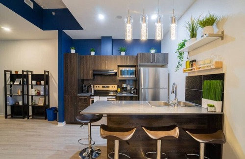 The Triangle Apartment | Buchanan *301* - Midtown Condo Luxe + Gym