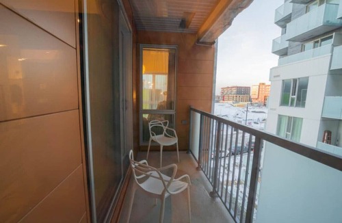 The Triangle Apartment | Buchanan *301* - Midtown Condo Luxe + Gym