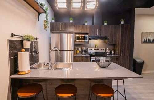 The Triangle Apartment | Buchanan *304* - Midtown Luxe Condo + gym