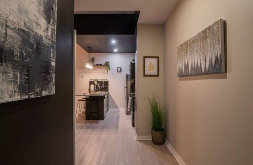 The Triangle Apartment | Buchanan *304* - Midtown Luxe Condo + gym