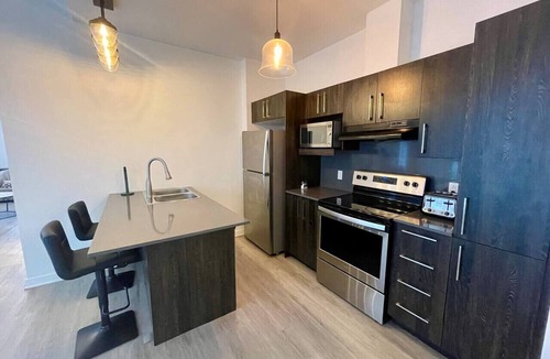 The Triangle Apartment | Buchanan *312* - Midtown Condo Luxe 3BR + Gym