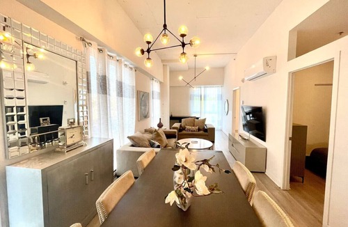 The Triangle Apartment | Buchanan *312* - Midtown Condo Luxe 3BR + Gym