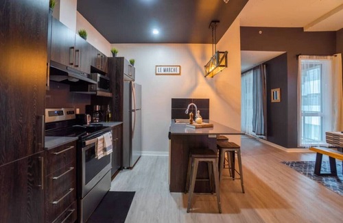 The Triangle Apartment | Buchanan *401* - Midtown Condo Luxe + gym