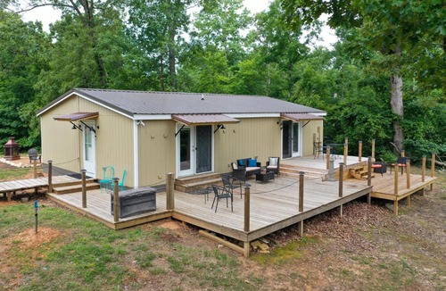 Buchanan House | Buchanan Home w/Deck, 4 Mi to Paris Landing!