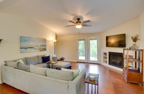 Buchanan House | Buchanan Home w/Deck, 4 Mi to Paris Landing!