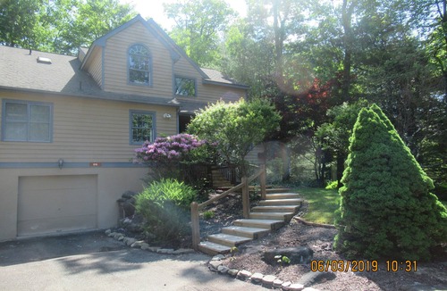 Buck Hill Falls Villa | Buck Hill Falls home sits on golf course