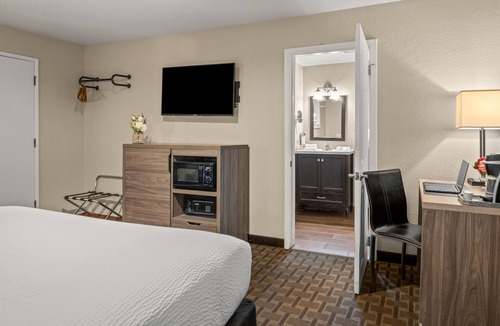 Groveland Hotel | Buck Meadows Lodge