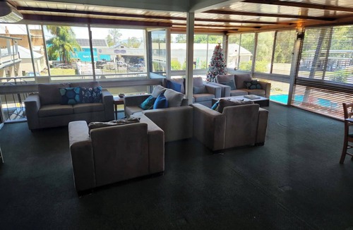 Gloucester Hotel | Bucketts Way Motel