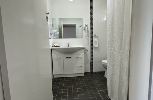 Gloucester Hotel | Bucketts Way Motel