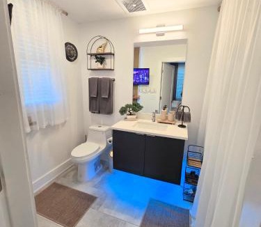 Garden Hills Apartment | Buckhead Luxury Stay with Mood Lighting and Free Parking