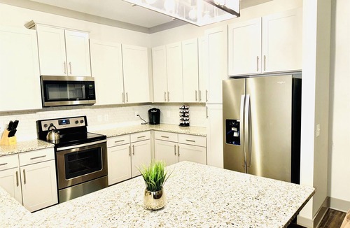 Lindbergh Apartment | Buckhead Quarters - Spacious with Private Balcony