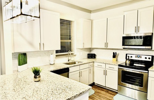 Lindbergh Apartment | Buckhead Quarters - Spacious with Private Balcony