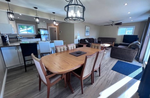 Trent Lakes Cottage | Buckhorn Lakeside Cottage