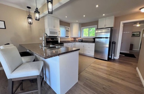 Trent Lakes Cottage | Buckhorn Lakeside Cottage