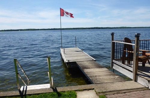 Trent Lakes Cottage | Buckhorn Luxury Lakefront Cottage with Dock and Boatlift