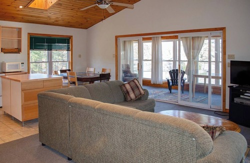 Trent Lakes Cottage | Buckhorn's Angelfire Resort - High Point