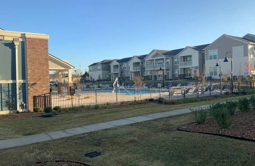 Lakes of Forest Hill Apartment | Buckingham Nest An