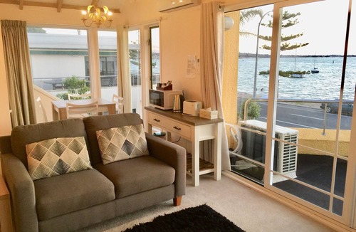 Bucklands Beach Hotel | Bucklands Beach Waterfront Motel